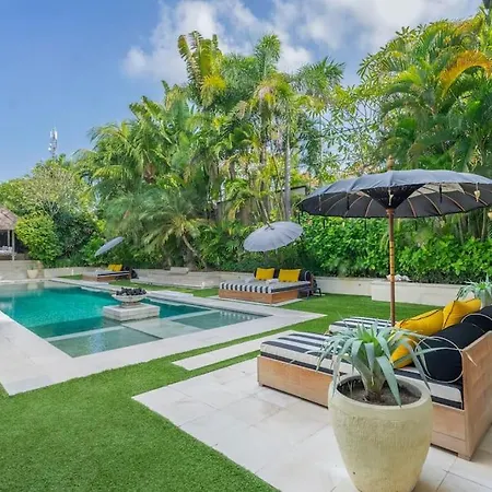 4Br Villa With Large Pool At Seminyak Beach